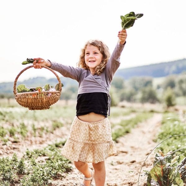 maité récolte mains en l'air
